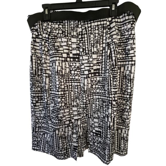 Worthington Womens 18 Black White Skirt Geometric Black Shiny Belt Back w Pleat - Picture 2 of 9